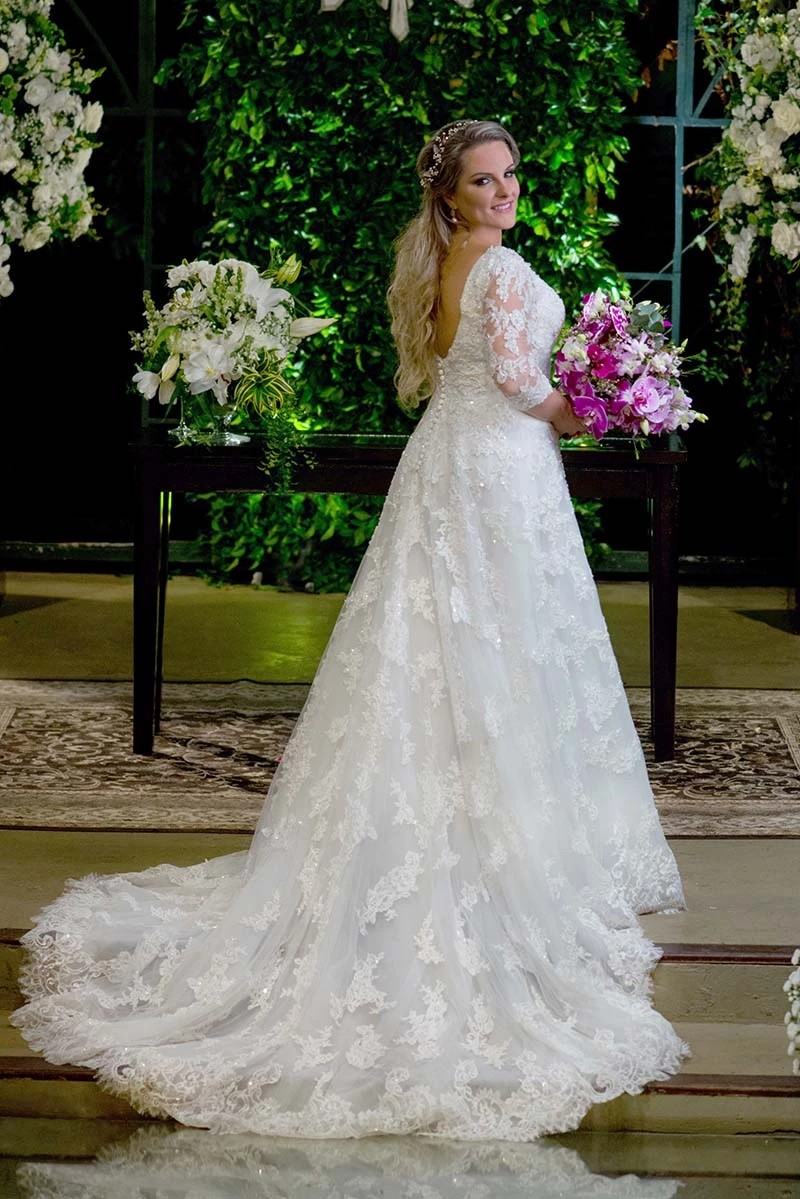 vestido de noiva do casamento romântico Andréa e Vinícius