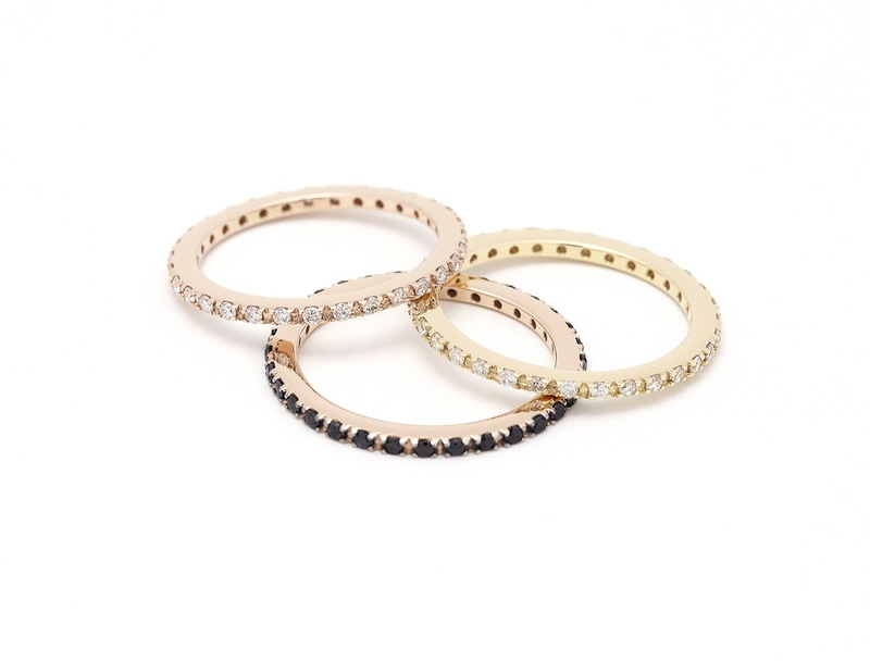 Anéis de noivado e alianças não tradicionais