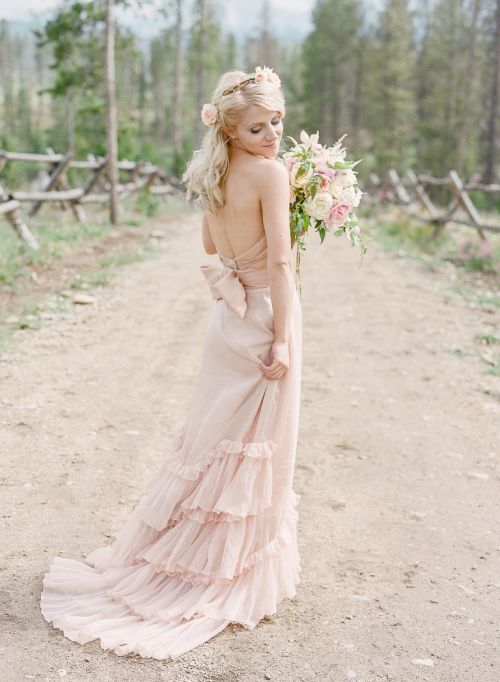 vestido de noiva cor-de-rosa