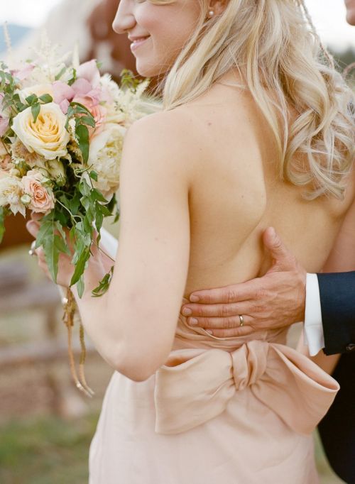 vestido de noiva cor-de-rosa