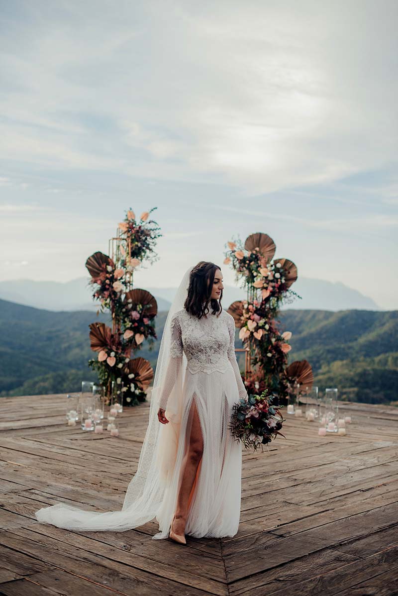 Vestido de noiva de Anny no elopement wedding no campo