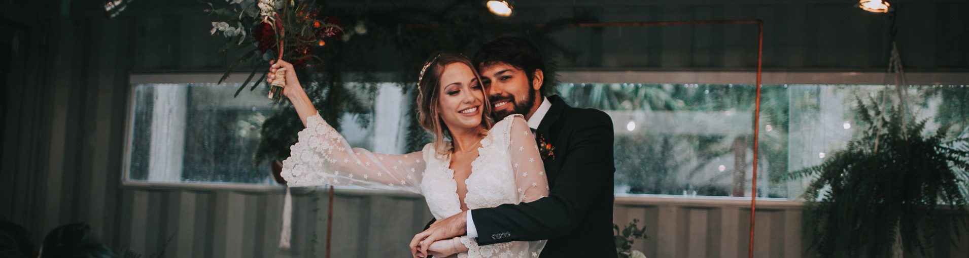 Casamento boho chic editorial oarganique-se|Casamento boho chic noivo abraçando a noiva|Casamento boho chic vestido da noiva com renda e transparência|Casamento boho chic noiva penteado|Casamento boho chic noiva maquiagem|Casamento boho chic noiva segurando buquê|Casamento boho chic bolo de casamento|Casamento boho chic bolo de casamento|Casamento boho chic decoração|Casamento boho chic decoração|Casamento boho chic decoração|Casamento boho chic decoração|Casamento boho chic decoração|Casamento boho chic decoração bar|Casamento boho chic decoração doce|Casamento boho chic decoração mesa doce|Casamento boho chic decoração mesa doce|Casamento boho chic decoração mesa doce|Casamento boho chic decoração mesa doce|Casamento boho chic decoração|Casamento boho chic decoração|Casamento boho chic decoração mesa de doce|Casamento boho chic nova buquê decoração|Casamento boho chic nova com decoração|Casamento boho chic noivos de costas na decoração|Casamento boho chic noivos em uma escada com decoração love|Casamento boho chic noivos na decoração|Casamento boho chic noivos na decoração|Casamento boho chic noivos na decoração||Casamento boho chic noiva de costas com decote nas costas|Casamento boho chic noiva de lado mostrando penteado|Casamento boho chic noiva mostrando decote nas costas do vestido|Casamento boho chic noiva mostrando vestido|Casamento boho chic noivo mostrando traje|Casamento boho chic noivos no altar|Casamento boho chic noivos no altar|||Casamento boho chic decoração balão|Casamento boho chic decoração bem casado|Casamento boho chic decoração doce|Casamento boho chic decoração mesa de bem casado|Casamento boho chic decoração placa de reservado|Casamento boho chic decoração sucos|Casamento boho decoração|Casamento boho chic cerimonialista|Casamento boho chic decoração altar e cadeiras|Casamento boho chic decoração mesas do jantar|Casamento boho chic noiva indo para altar|Casamento boho chic noiva indo para altar|Casamento boho chic noivo aguardando noiva no altar|Casamento boho chic noivos com a cerimonialista|Casamento boho chic noivos em frente a cerimonialista|Casamento boho chic noivos posando para foto|Casamento boho chic noivos se beijando|Casamento boho chic noivos comemorando a cerimônia|Casamento boho chic noivos posando com cerimonialista|Casamento boho chic noivos saindo da cerimônia|Casamento boho chic noivos se beijando