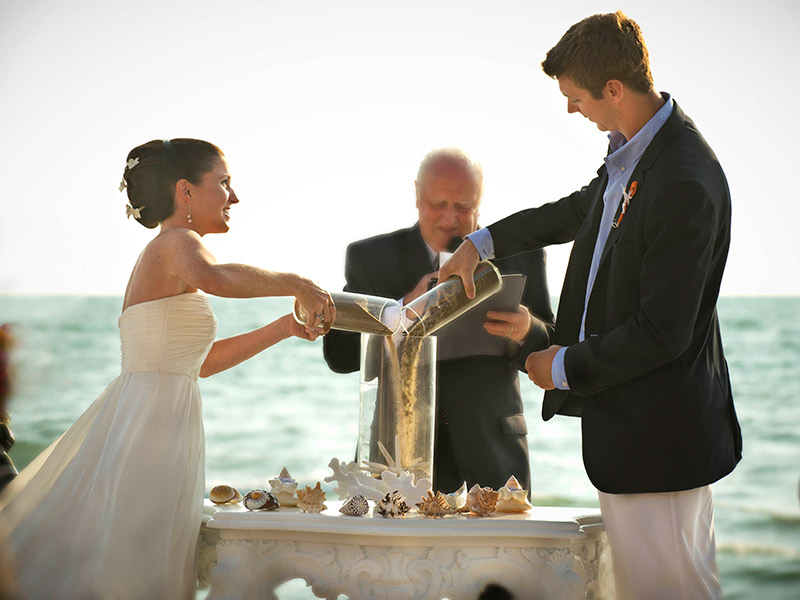 cerimônia de casamento areias vaso simbólico cerimônia na praia