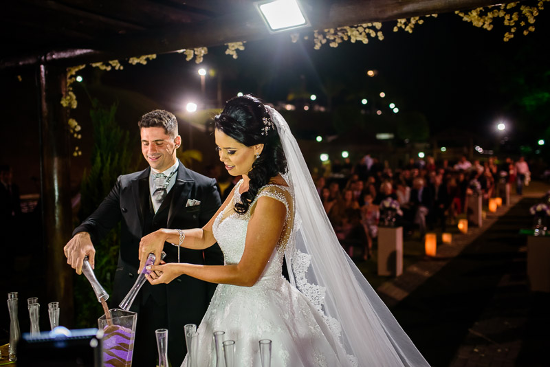 kit para cerimônia das areias com recipientes coloridos