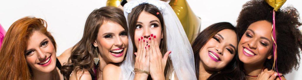 Como organizar e arrasar nos eventos antes do casamento|amigas em um chá bar|amigas em um chá bar|amigas em um chá de panela|amigas em um chá bar|amigos em um chá de panela|amigos em um chá bar|mulheres em um chá de panela|amigos em um chá bar||Como organizar e arrasar nos eventos chá de casamento|||Cinco mulheres