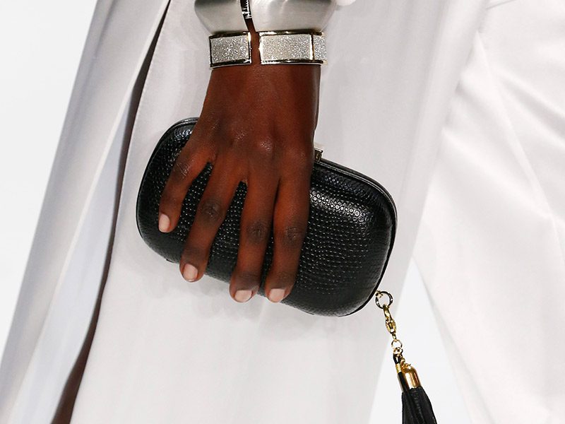 Como-usar-bolsas-e-clutches-no-casamento|Como-usar-bolsas-e-clhutches-no-casamento|bolsas-e-clutches como-usar-no-casamento- cor e texturas|Como-usar-bolsas-e-clutches-no-casamento-clutche redonda|Como-usar-bolsas-e-clutches-no-casamento-strass|bolsas-e-clutches como-usar-no-casamento- madrinhas|Como-usar-bolsas-e-clutches-no-casamento-Cate-Blanchett|Como-usar-bolsas-e-clutches-no-casamento
