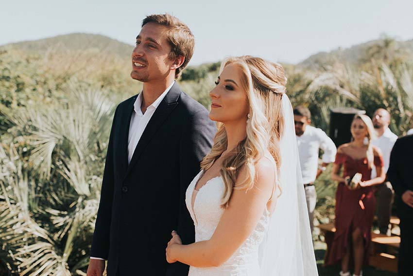 pedido de casamento pé na areia Daniela e Fernando na Tailândia