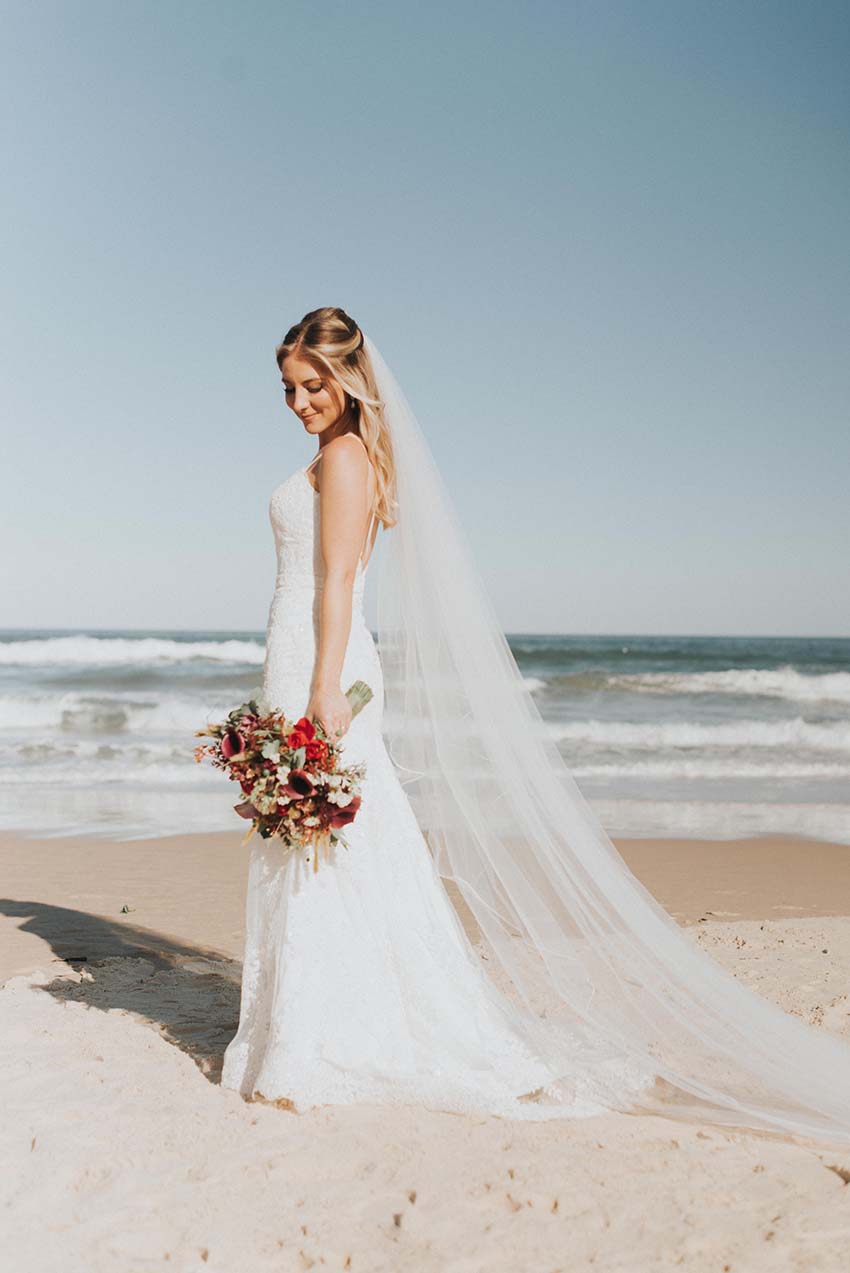 vestido de noiva Clovis Volpatto para casamento pé na areia Daniela e Fernando