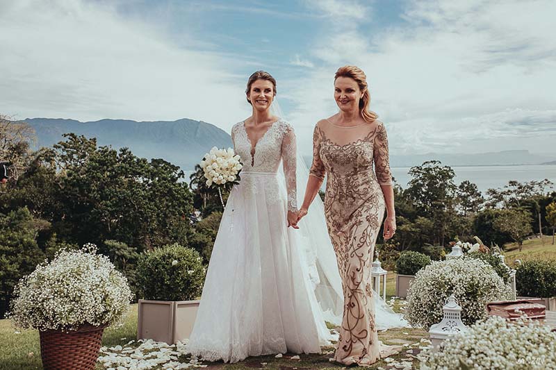 vestido de noiva do casamento ao ar livre Débora e Willian