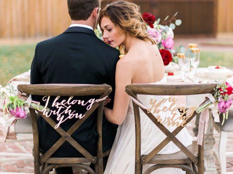 Decoração Como decorar a cadeira dos noivos|Decoração Como decorar a cadeira dos noivos simples|Decoração Como decorar a cadeira dos noivos flores|Decoração Como decorar a cadeira dos noivos cadeiras Bia e Ale|Decoração Como decorar a cadeira dos noivos cadeiras Sylvia e Caio|Decoração Como decorar a cadeira dos noivos|Decoração Como decorar a cadeira dos noivos