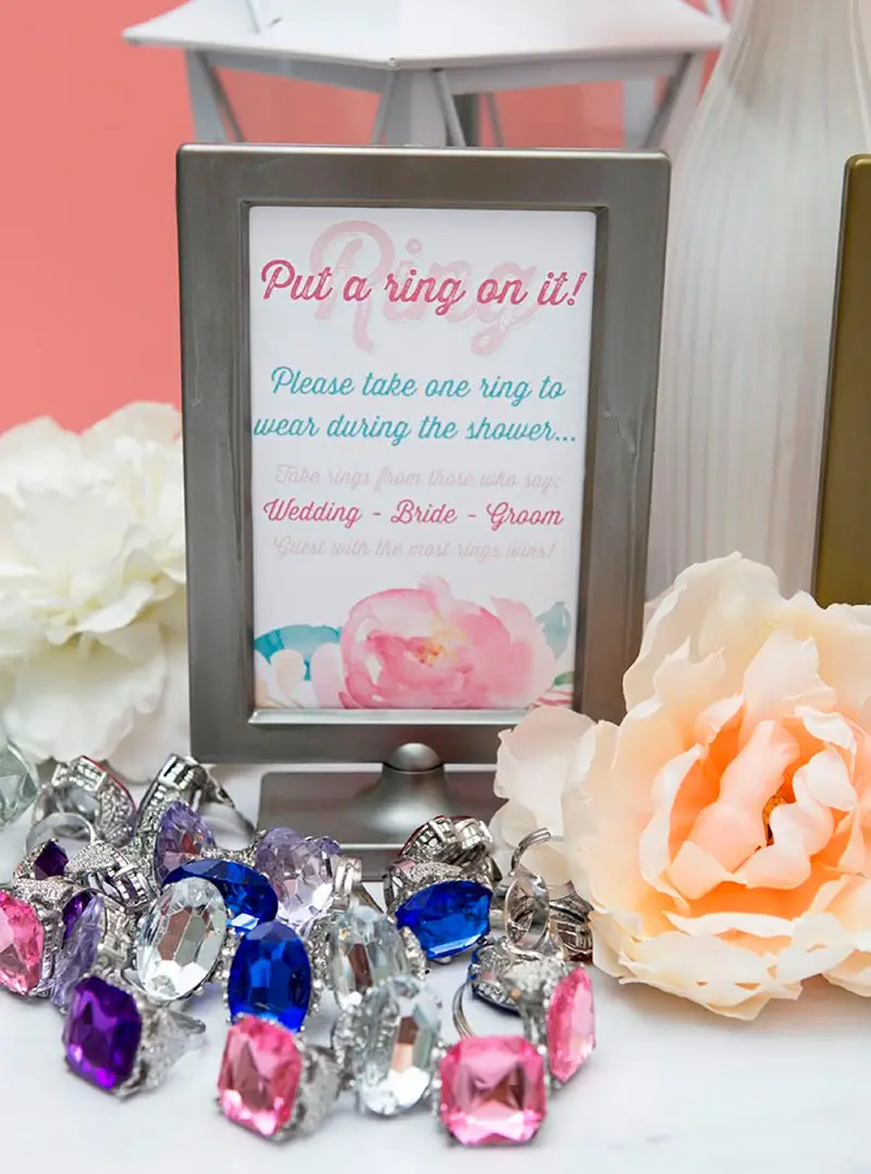 decoração de chá de panela com plaquinhas temáticas