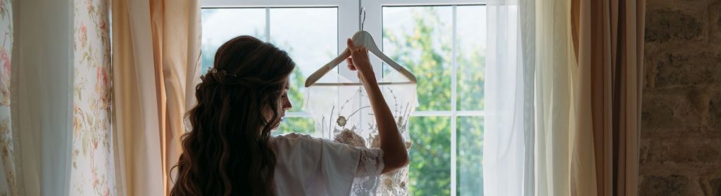 Dia-da-noiva|dia-da-noiva-com-as-madrinhas|maquiagem-no-dia-da-noiva|mae-coloca-veu-em-filha-durante-o-dia-da-noiva|finalizacao-de-cabelo-durante-dia-da-noiva|noiva-relaxa-durante-dia-da-noiva|dia da noiva|Dia da Noiva|Dia da noiva|dia da noiva|dia da noiva|dia da noiva|dia da noiva|Dia da Noiva|dia da noiva|dia da noiva