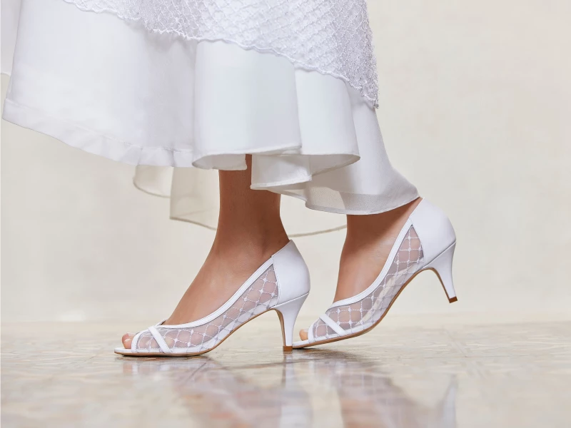 sapato para noiva de salto baixo com laço feminino