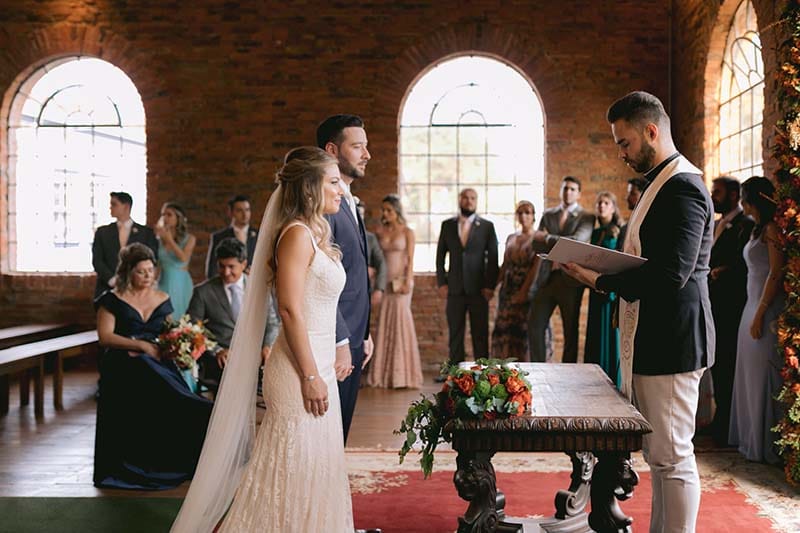 Cerimônia do casamento real no campo Giulia e Felipe