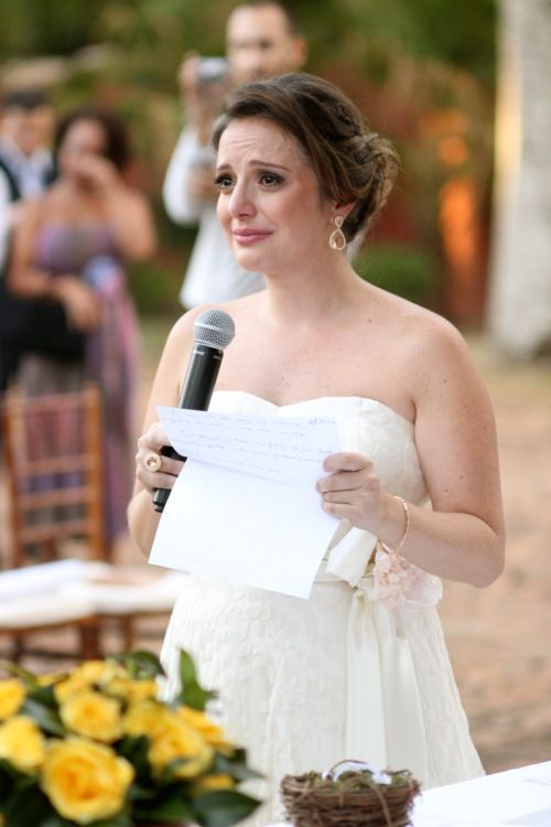 Casamento ao ar livre Giovanka e Caju com noiva no campo