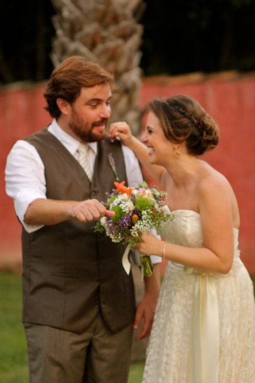 Casamento ao ar livre Giovanka e Caju com os noivos