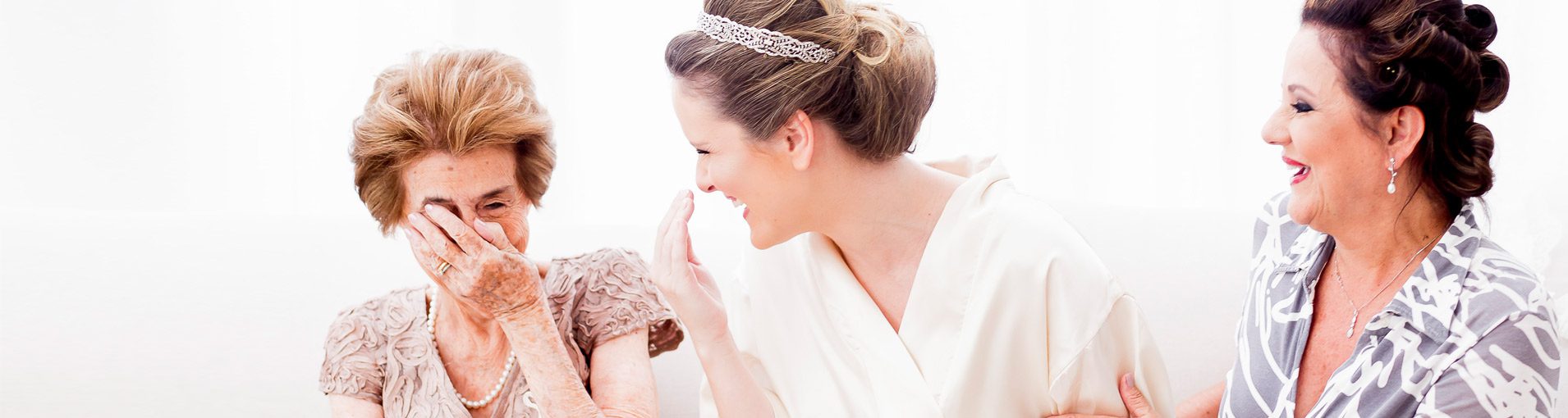 Ideias românticas para as fotos do making off da noiva|Ideias românticas para as fotos do making off da noiva|Ideias românticas para as fotos do making off da noiva maquiagem|Ideias para as fotos do making off da noiva local|Ideias para as fotos do making off da noiva expressões|Ideias para as fotos do making off da noiva família|Fotos do making off da noiva ideias madrinhas|Ideias para as fotos do making off da noiva pet|Fotos do making off da noiva ideia acessórios|Como fazer o making off da noiva vestido|Como fazer o making off da noiva emoções