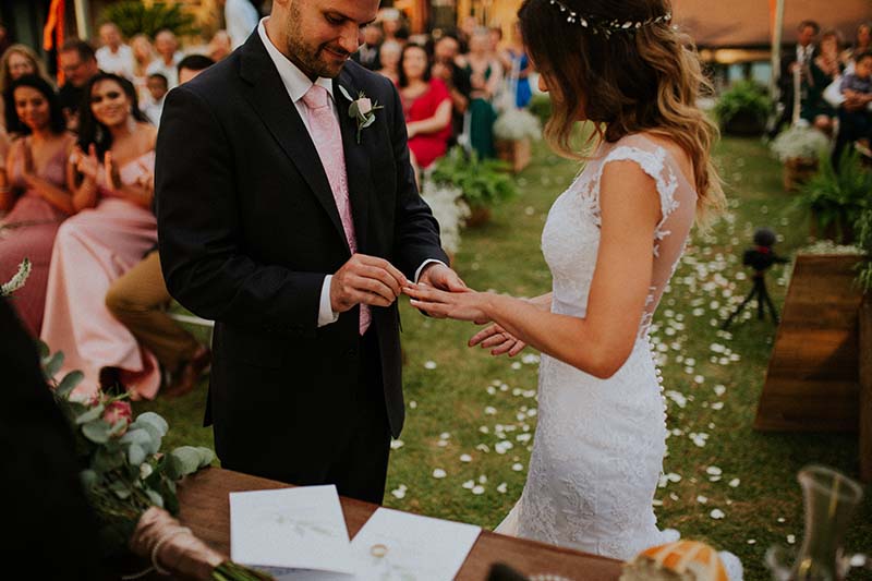 vestido de noiva modelo sereia usado no casamento real no lago Larissa e Chase