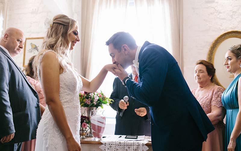 Casamento intimista Lucia e Gian - noivos e cachorrinha Meggie