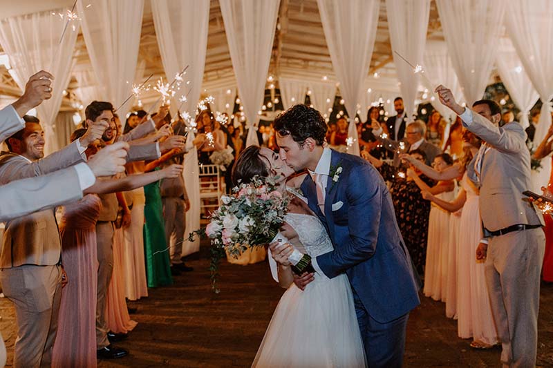 Pedido de casamento de Maria e Renato na praia durante o Réveillon
