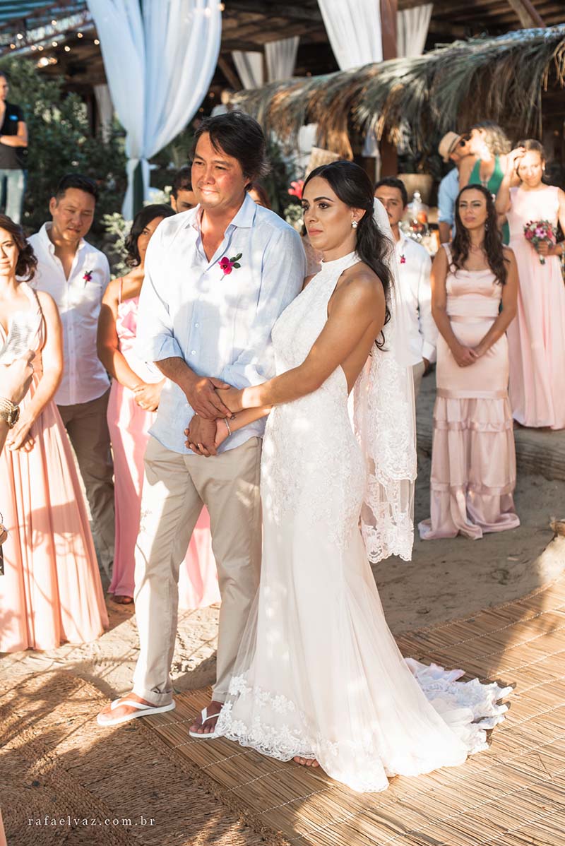 cerimônia do destination wedding Mavie e Marcelo na praia
