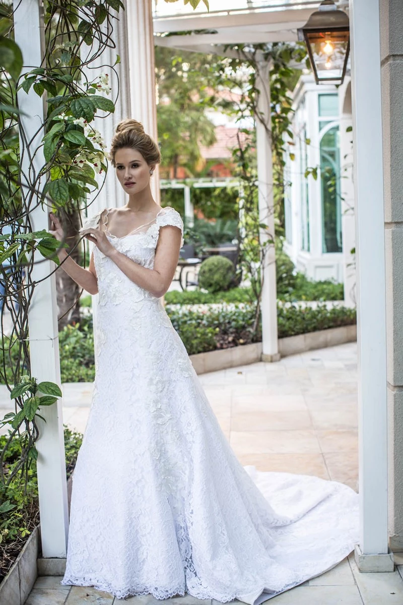 Modelo imperio mais largo, sem marcar cintura ou quadril_LethiciaBronstein_Pretaporter