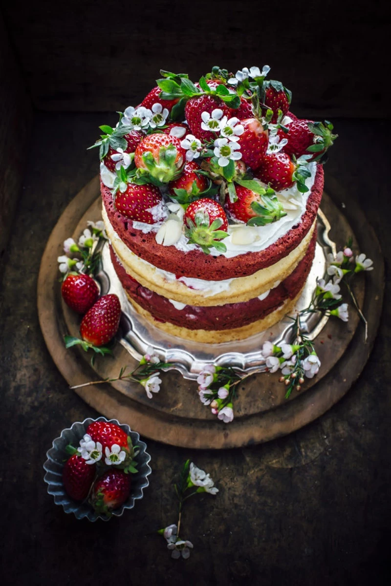 bolo de casamento vermelho e branco