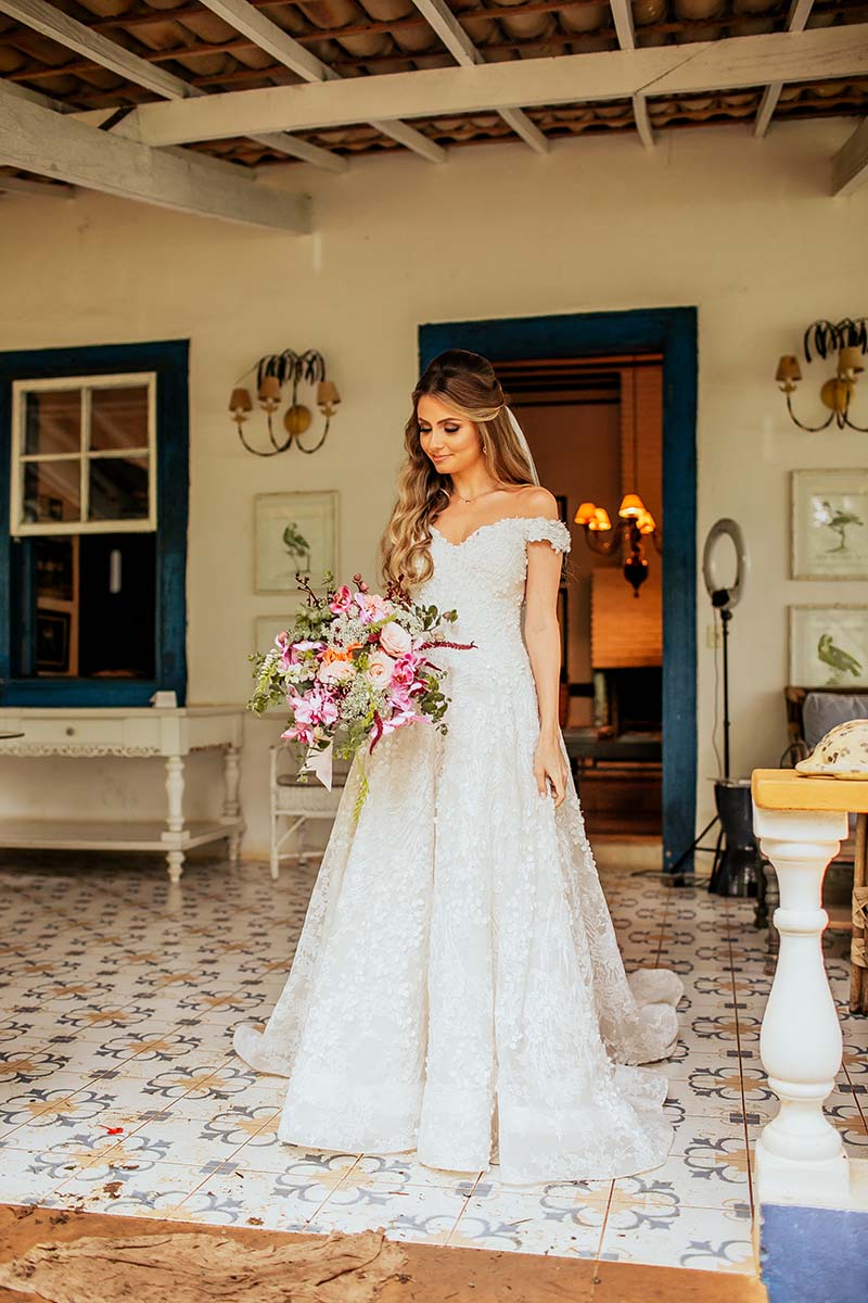 vestido de noiva do casamento na fazenda Stella e João Daniel