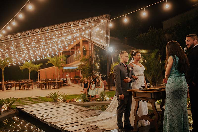 Cerimônia do casamento real ao ar livre Thaiza e Leonardo