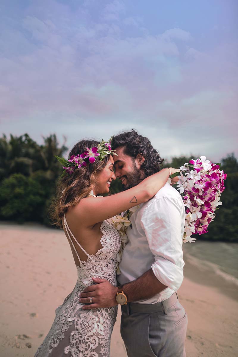 Casamento nas Ilhas Maldivas: celebração à beira d'água