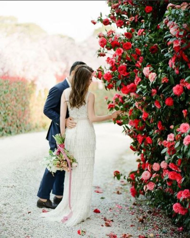 Vestido de noiva corte reto clássico e elegante