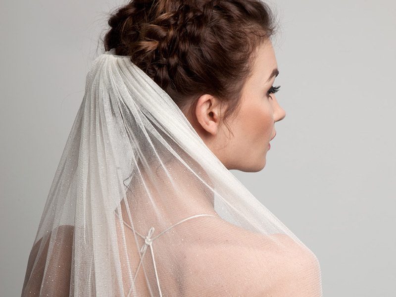 Véu de noiva Tudo o que você precisa saber|Véu de noiva Tudo o que você precisa saber|Véu de noiva Tudo o que você precisa saber|Tudo o que você precisa saber sobre véus||Tudo o que você precisa saber véu voilette|Tudo o que você precisa saber véu cotovelo|Tudo o que você precisa saber véu ponta do pé|Tudo o que você precisa saber véu ombro|Tudo o que você precisa saber véu mantilha|Que cor de véu usar|O comprimento do véu importa|Tudo o que você precisa saber véu acessórios|Como tirar o véu