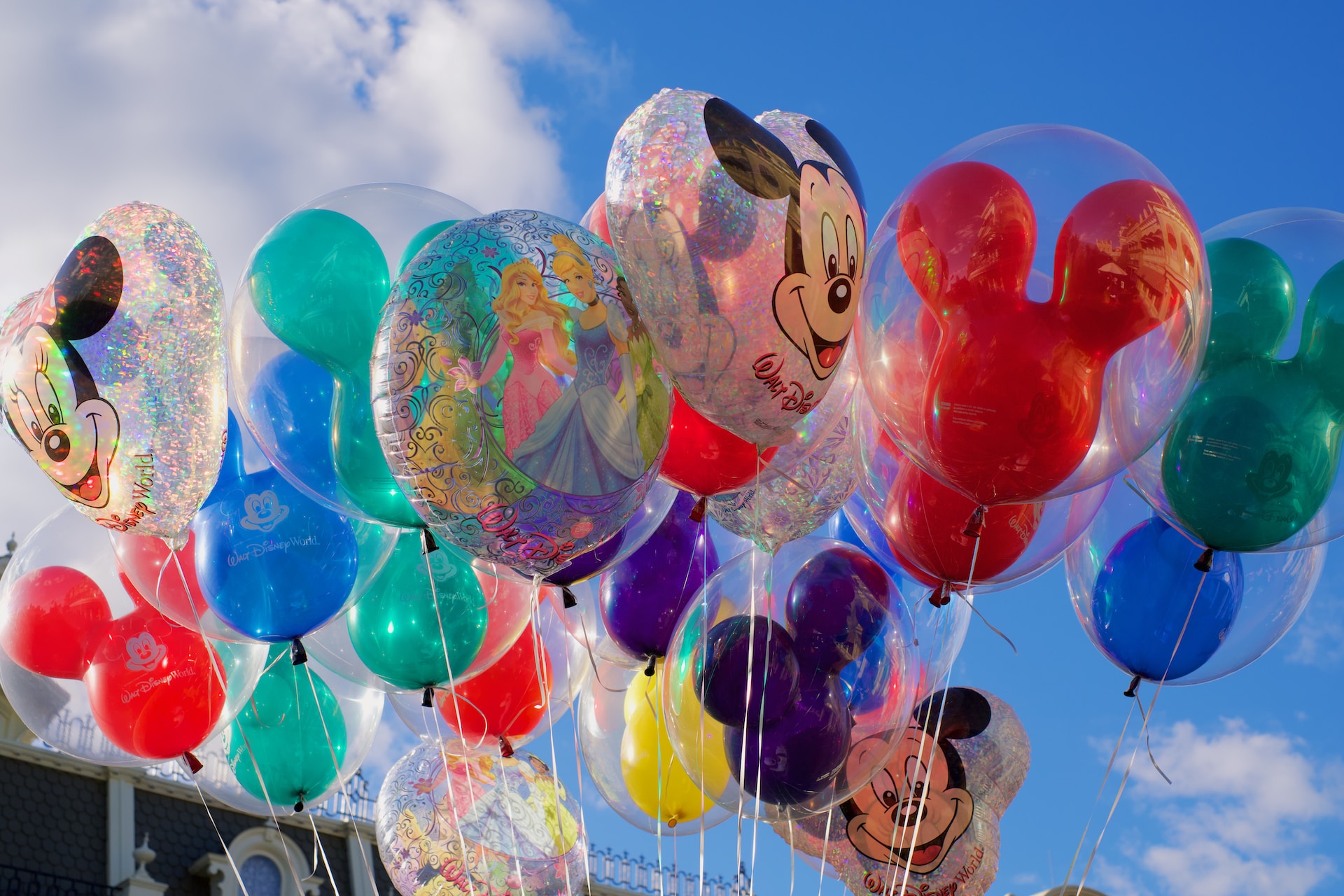 Lua de mel na Disney: balões com personagens em Disney Springs