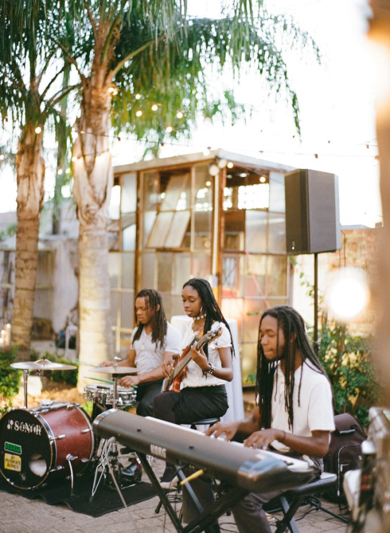 Estrutura de palco e banda para casamento