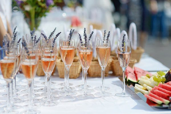 |Bebidas-para-casamento-no-verão-Gref-Finck-Sally-Pinera|Bebidas-para-casamento-no-verão-Gref-Finck-Photography|Bebidas-para-casamento-no-verão-Gref-Finck-Perry-Vaile-Photography|Bebidas-para-casamento-no-verão-Gref-Finck-Savan-Photography|suqueiras para festa|drinks com gelo|bebidas-para-casamento-no-verão|