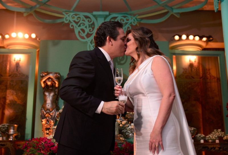 Festa de bodas de prata com decoração prateada