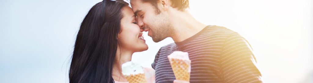 |||kit-para-preparar-sorvete|casal-preparando-sorvete|||Jantar romântico com sorvete de sobremesa|Kit sorvete para comemorar as bodas de casamento de dois meses|casal-comendo-sorvete-na-rua|bodas de sorvete||