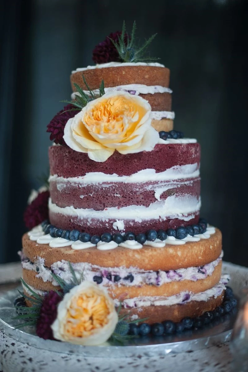 bolo de casamento vermelho e branco