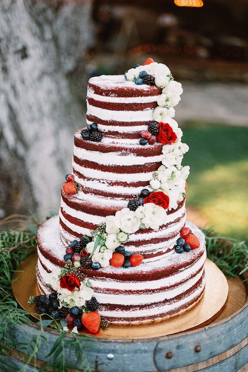 bolo de casamento vermelho e branco