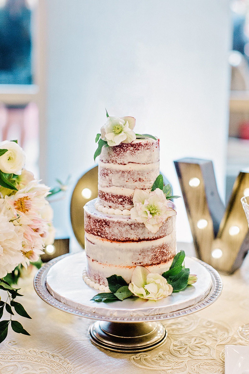 bolo de casamento vermelho e branco