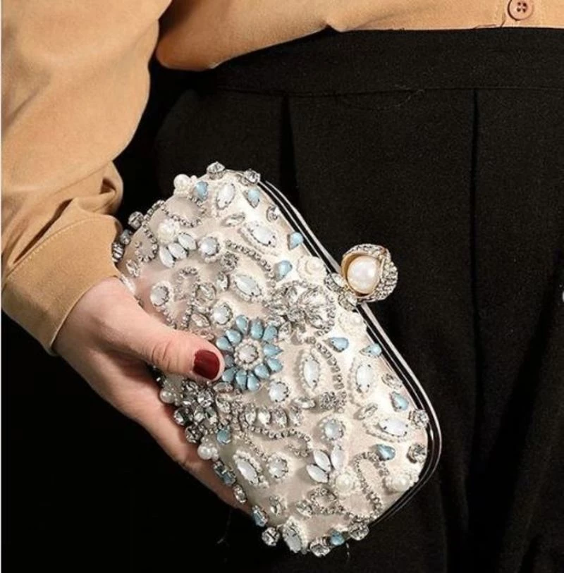 modelos de bolsa clutch no casamento