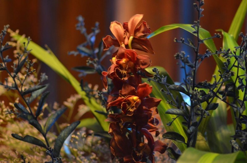 casamento no inverno com flores de estação em arranjos altos