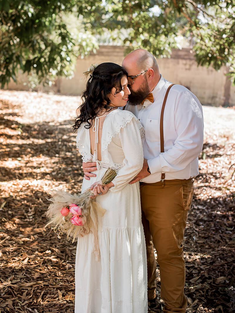 Cerimônia ao ar livre do casamento artesanal Jordana e Eric