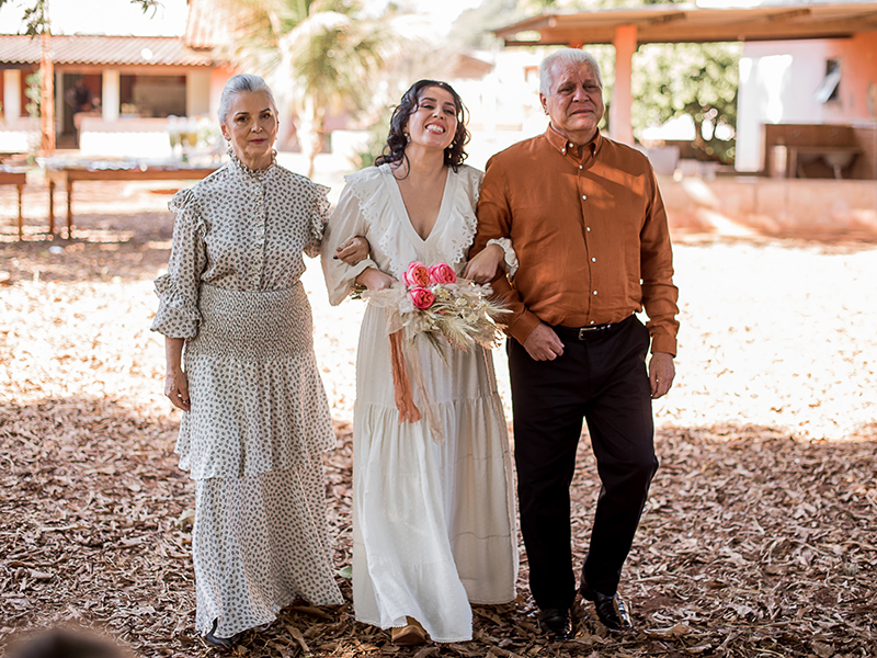 Vestido da noiva em casamento artesanal Jordana e Eric