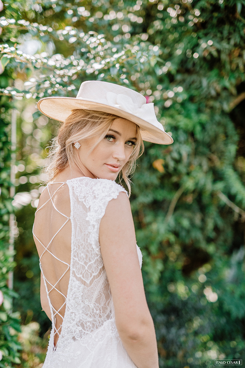 editorial casamento no campo vestido com renda e laços