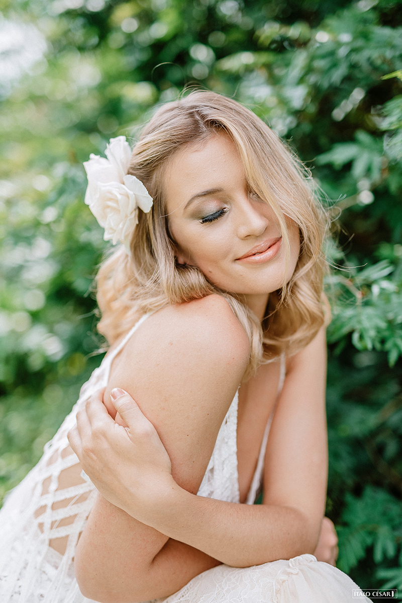 editorial casamento no campo detalhes do vestido e headpiece