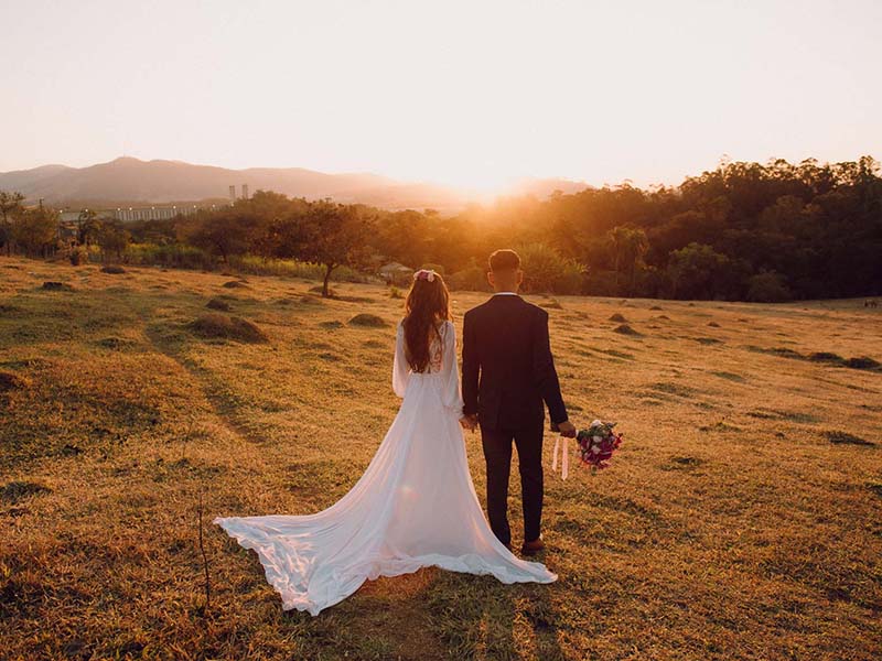 Pedido de casamento de Rebecca e Samuel no campo