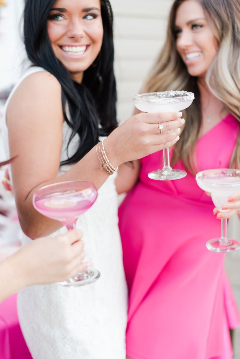 Chá de cozinha: mesa posta e ambientação feminina