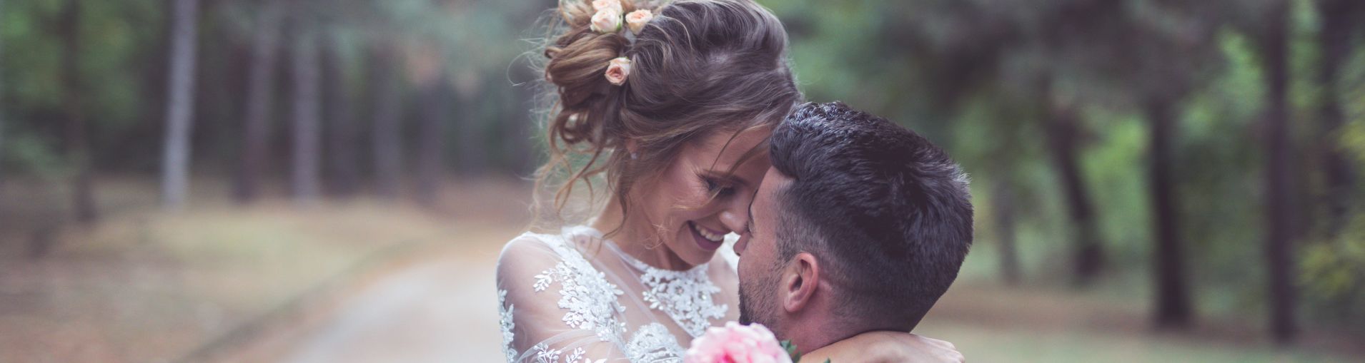 casal se abraça. Noiva usa vestido de noiva simples|Casal que optou por vestido de noiva simples|Exemplo de vestido de noiva simples|Vestido de noiva simples e elegante|Detalhe de vestido de noiva simples|vestido de noiva simples curto|Vestido de noiva simples para casamento civil|vestido de noiva simples|vestido de noiva simples|vestido de noiva simples|vestido de noiva simples|vestido de noiva simples|vestido de noiva simples|vestido de noiva simples|vestido de noiva simples|vestido de noiva simples|vestido de noiva simples|vestido de noiva simples|vestido de noiva simples|vestido de noiva simples|vestido de noiva simples|vestido de noiva simples|vestido de noiva simples|vestido de noiva simples|vestido de noiva simples|vestido de noiva simples|vestido de noiva simples|vestido de noiva simples|vestido de noiva simples|vestido de noiva simples||Vestido de noiva simples e elegante|Vestido de noiva simples e elegante com decote|Vestido de noiva simples e elegante com as costas a mostra|Vestido de noiva simples e elegante de maga comprida|Vestido de noiva simples e elegante de maga comprida e véu|Vestido de noiva simples e elegante com decote brilhante|Vestido de noiva simples e elegante