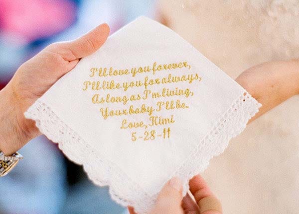 |lugar reservado no casamento para pessoa falecida|música de casamento para homenagear|amigo celebrante de casamento|caixas para homenagear no casamento|dança com convidado casamento|brinde com homenagem pessoa falecida no casamento|doce no casamento para homenagear pessoa falecida||joias de familia||porta-retratos homenagem casamento|buque de noiva|lenço bordado com mensagem|balões para pessoa falecida no casamento|relicario no buque de noiva|prova de vestido de noiva|porta-retratos homenagem casamento|homenagear-pessoas-queridas-casamento-icasei-018|homenagear-pessoas-queridas-casamento-icasei-018|homenagem pessoas queridas no casamento|